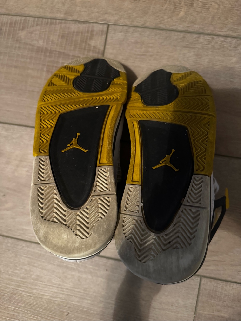 Jordan 4s White and Yellow - Picture 6 of 6